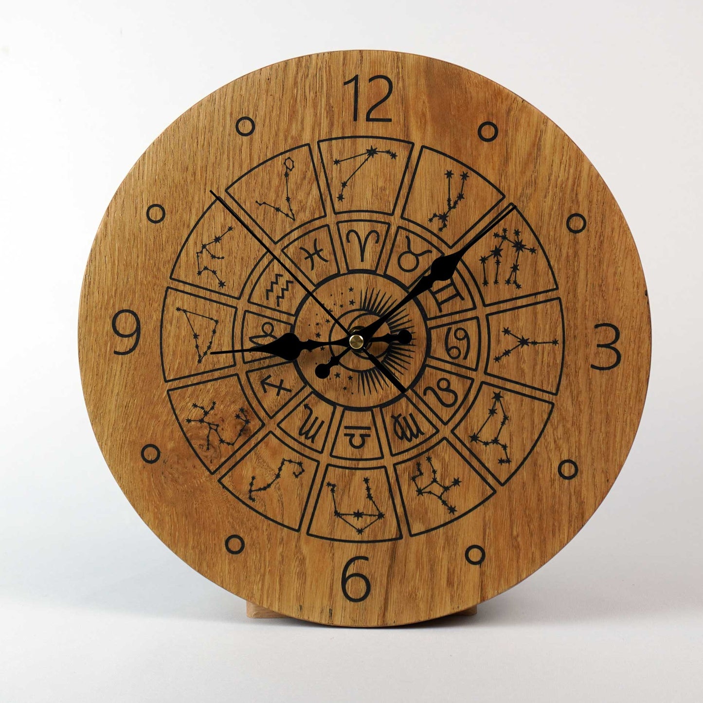 Wanduhr mit Sternzeichen aus Holz - moderne Uhr -Wohnzimmeruhr rustikales Design " Astrologie/Tierkreis " 30cm