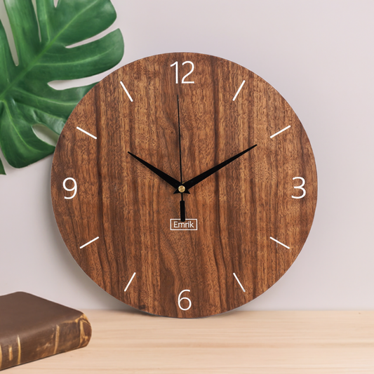Wanduhr Holz Nussbaum - Wohnzimmeruhr rustikales modernes Design weiße Gravur 30cm