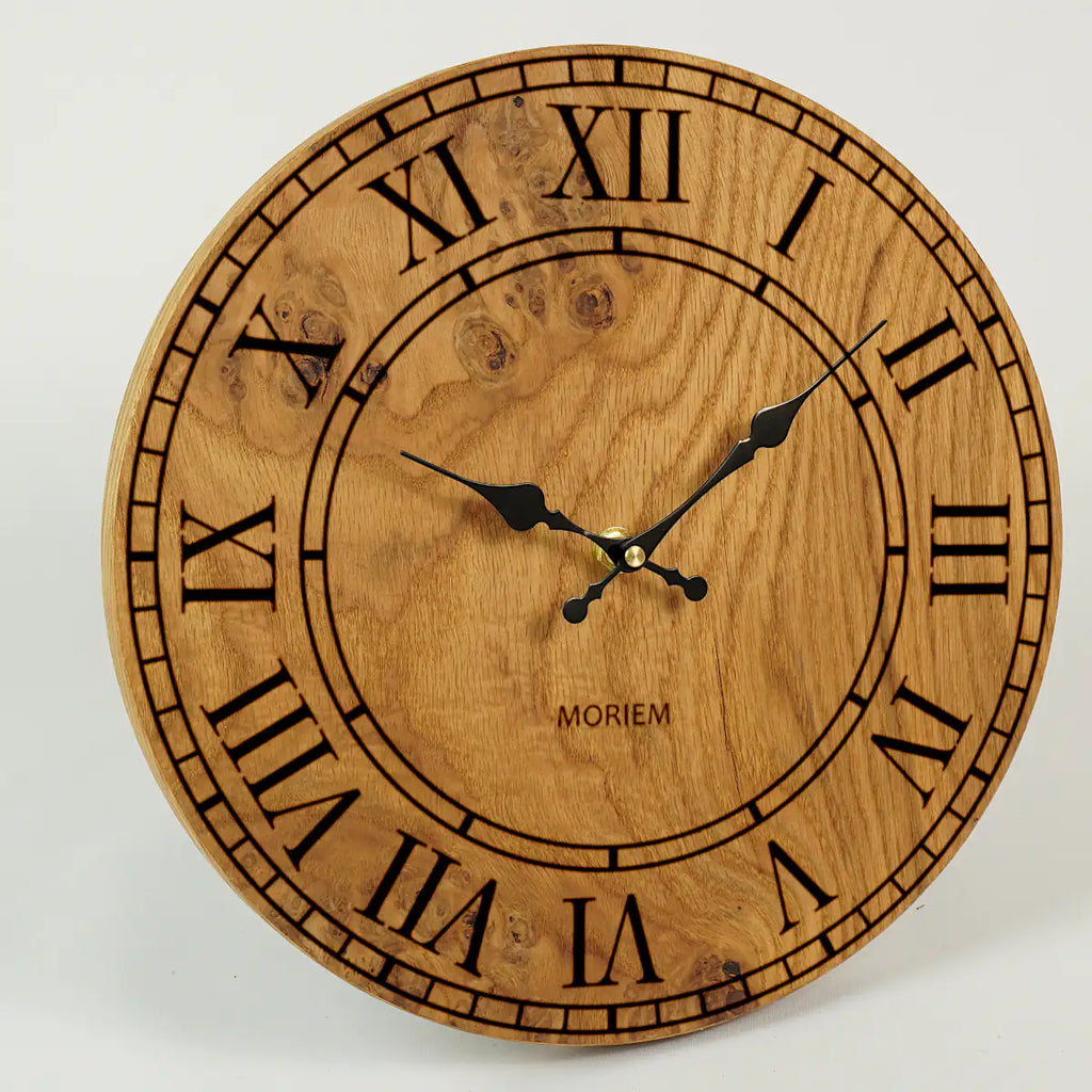 Wanduhr vintage lautlos aus Holz - 30 cm Wildeiche Maser