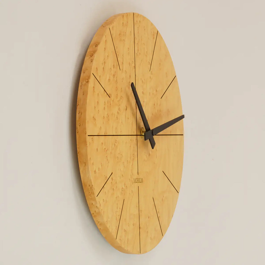 Wohnzimmeruhr modern - 30 cm Wanduhr aus Holz - Vogelaugen Ahorn