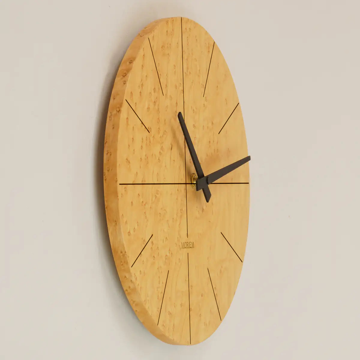 Wohnzimmeruhr modern - 30 cm Wanduhr aus Holz - Vogelaugen Ahorn