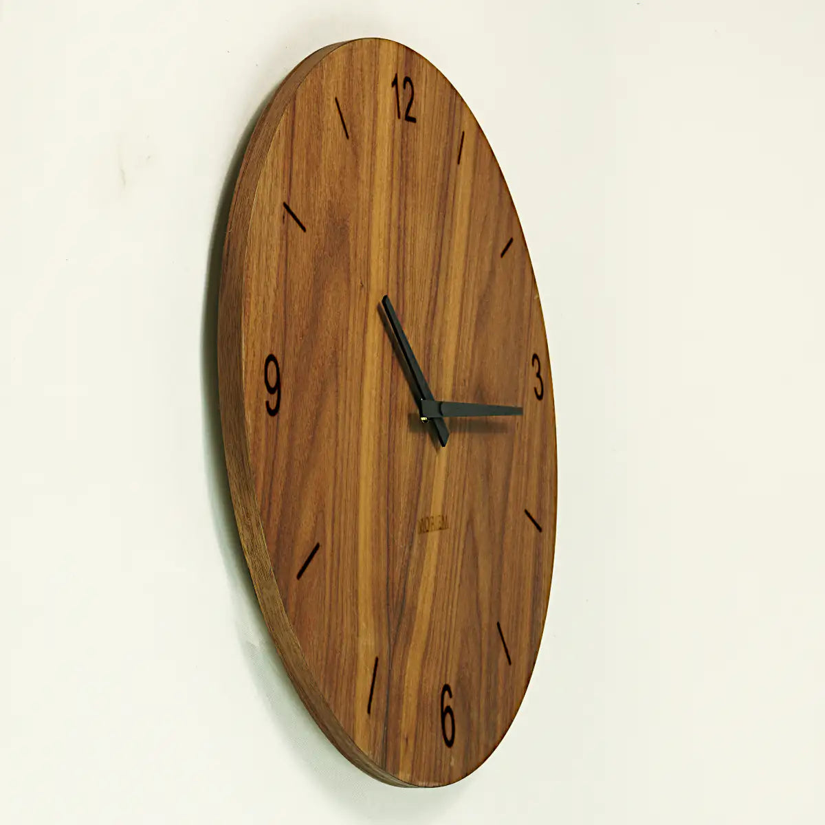 Wohnzimmeruhr modern Nussbaum 40 cm groß