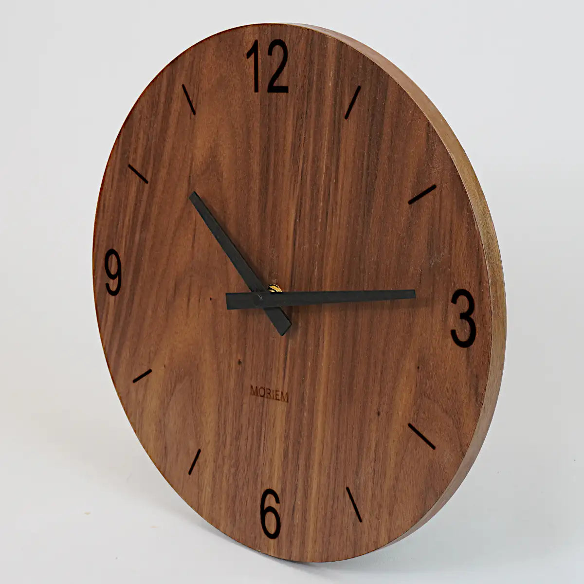 Wanduhr modern Holz Nussbaum 30 cm