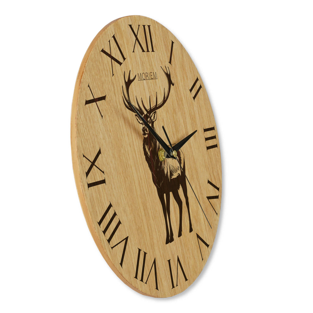Wanduhr Holz rustikal -  Wohnzimmeruhr mit Hirsch Motiv - Eiche  30 cm/40 cm groß