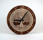 Wanduhr aus Holz Nussbaum graviertes Inlay " keltischer Baum des Lebens "