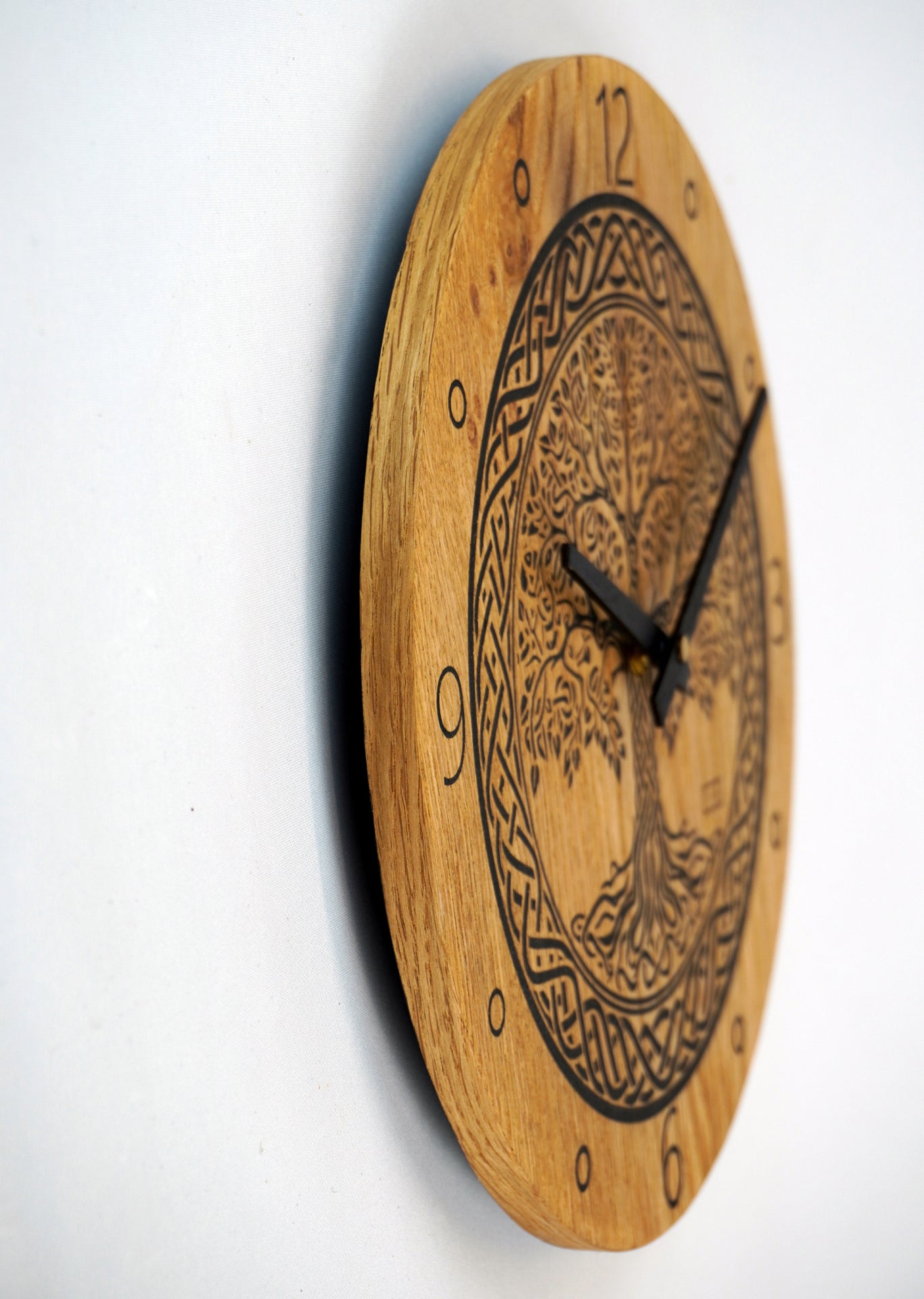 Wanduhr aus Holz Eiche " keltischer Baum des Lebens " 30cm - Lebensbaum
