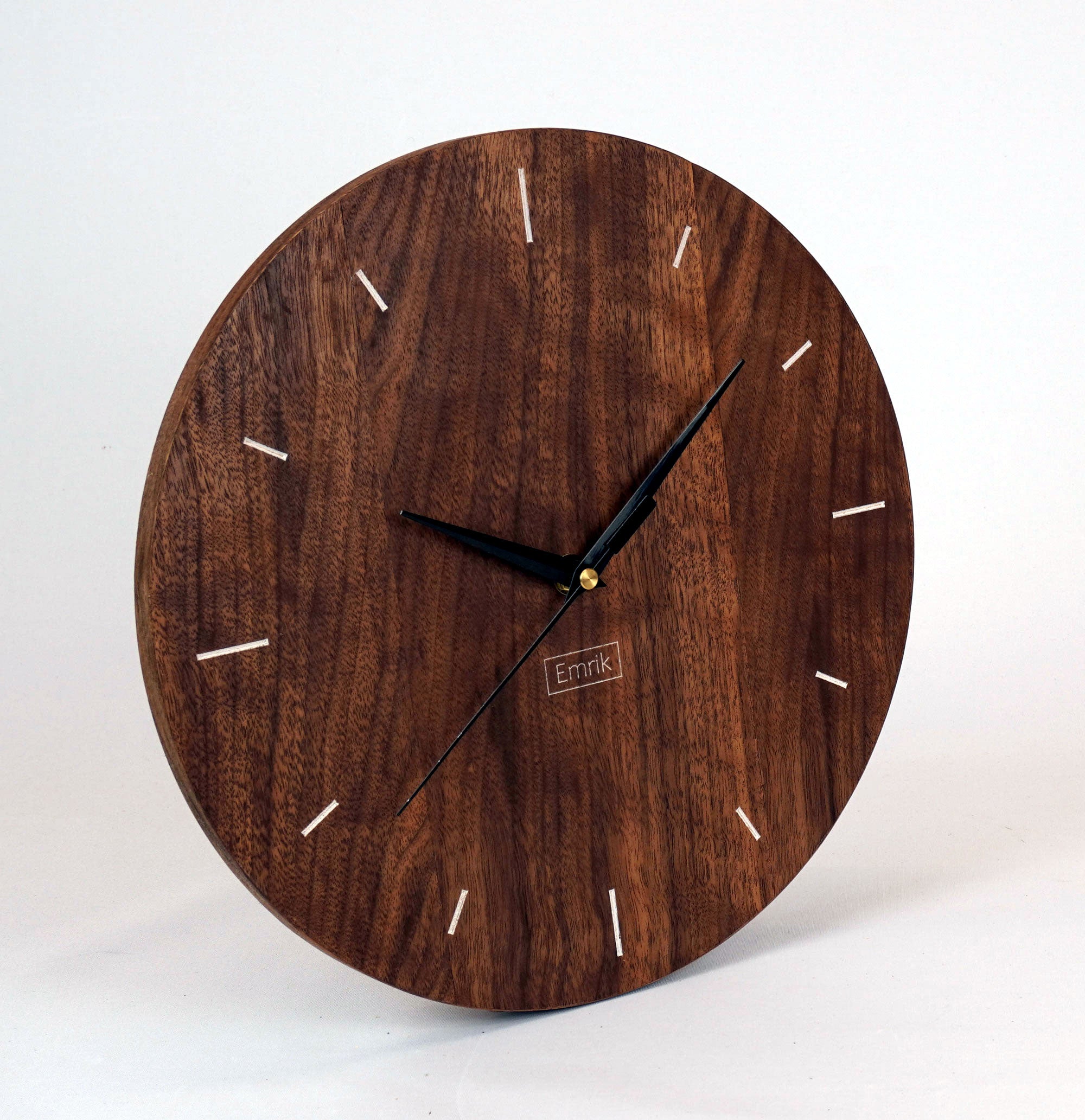 Wanduhr aus Holz - minimalistisch - modernes Design - 30cm - Nussbaum