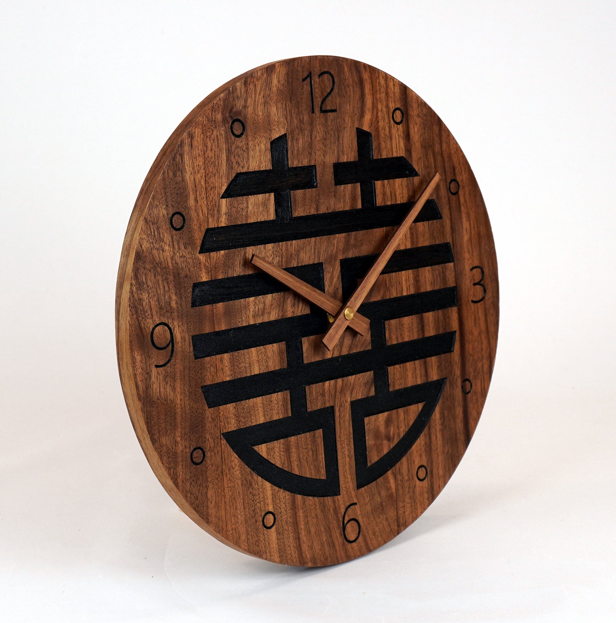 Wanduhr aus Holz ausgefallenes design Fengh Shui Symbol " Xi Good Luck" klein 30cm