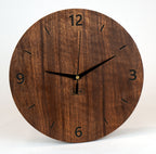 Moderne Wanduhr aus Holz Nussbaum - schlichtes Design schwarze Gravur