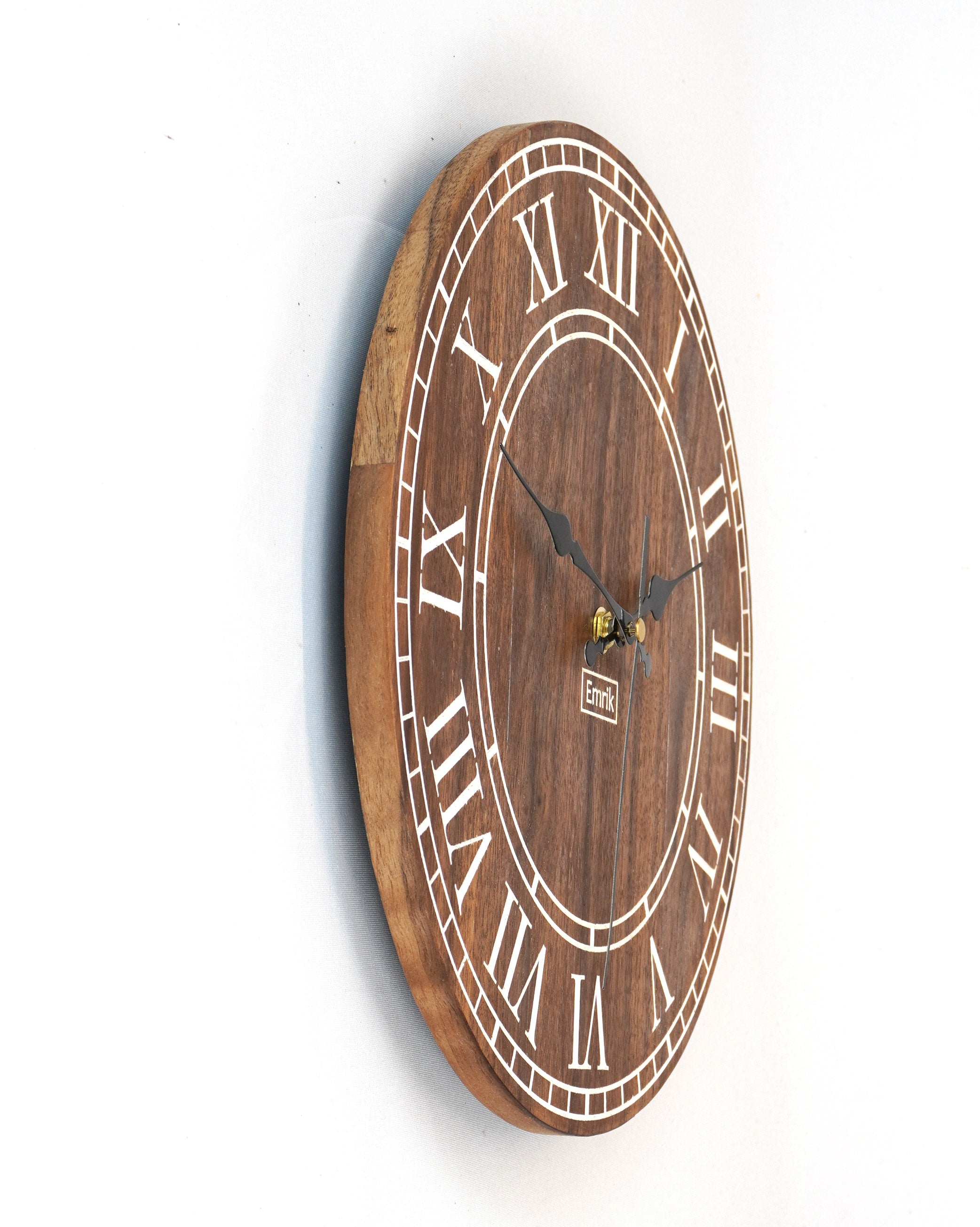 Wanduhr Vintage Holz furniert - Rustikal Shabby mit graviertem Inlay 30cm - Handgefertigte Uhr im Vintage Stil