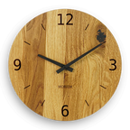 Vorderansicht einer Wanduhr aus Massivholz. 