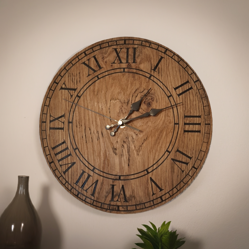 Wanduhr aus Holz Vintage rustikal Shabby mit graviertem Inlay 30cm - Handgefertigte Uhr Vintage Stil