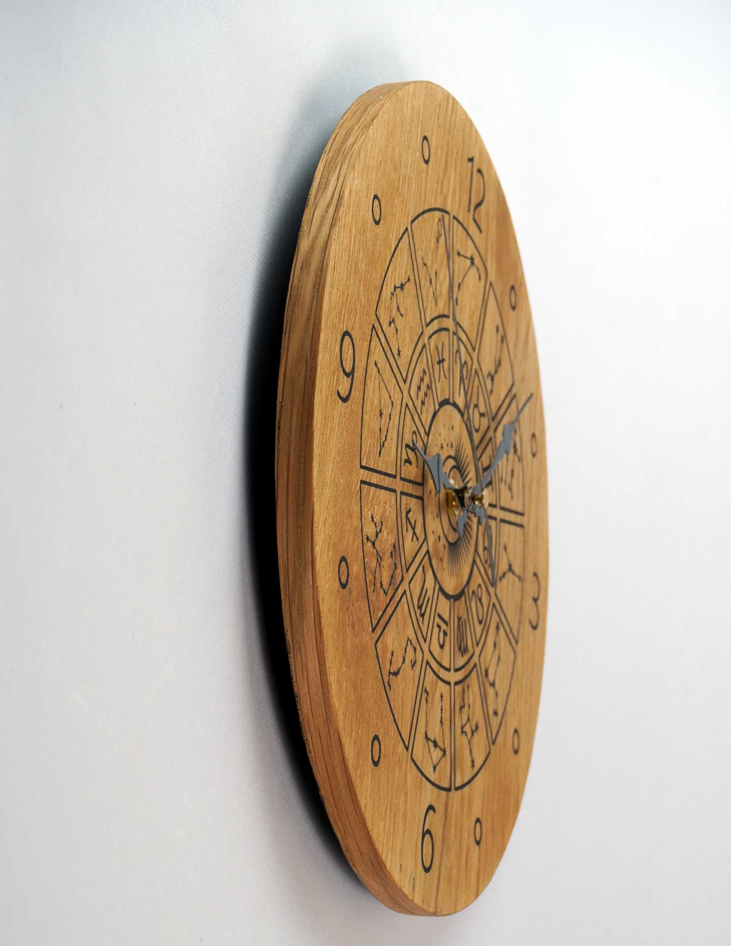 Wanduhr mit Sternzeichen aus Holz - moderne Uhr -Wohnzimmeruhr rustikales Design " Astrologie/Tierkreis " 30cm