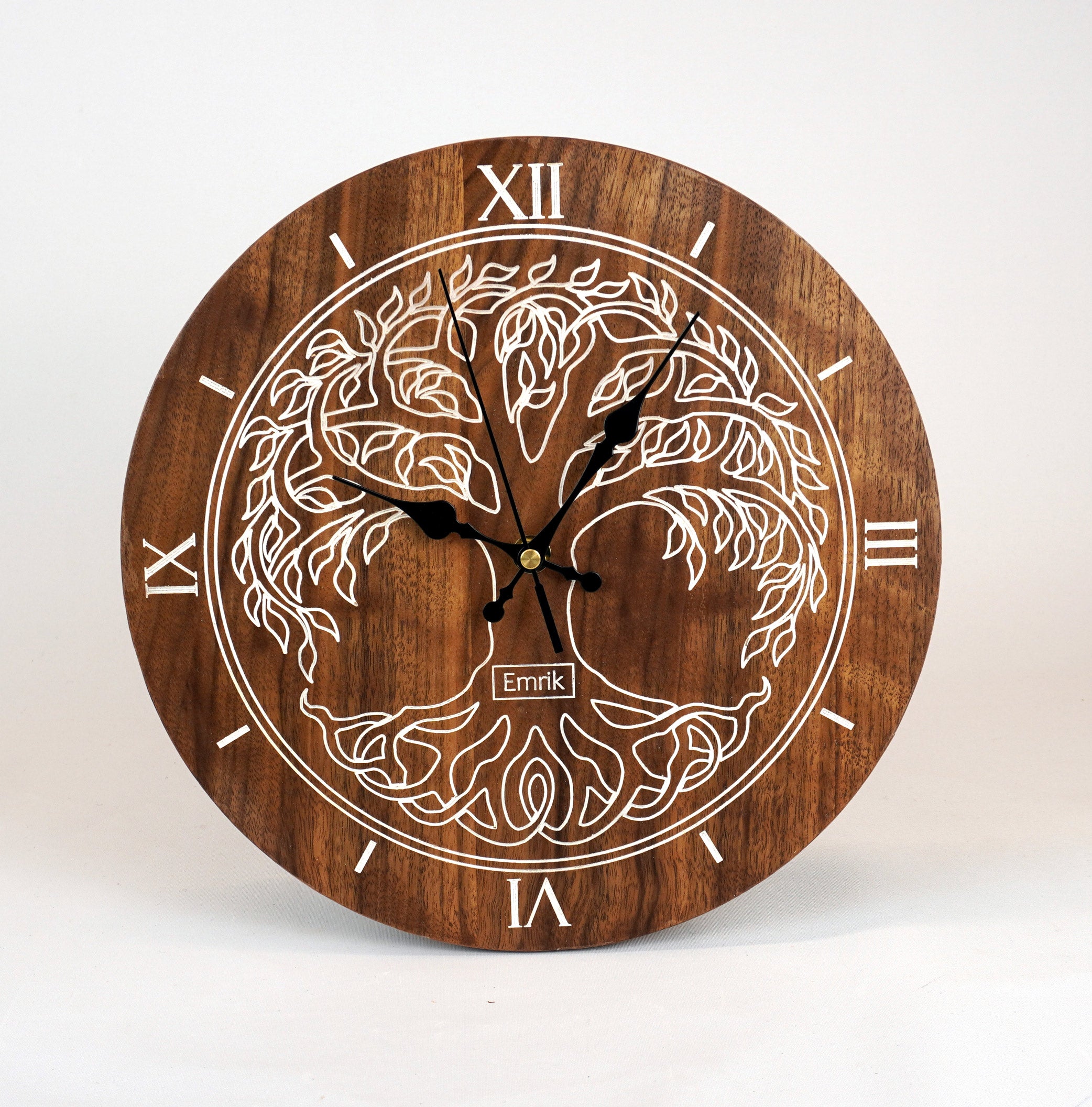 Wanduhr aus Holz Vintage Nussbaum  " keltischer Baum des Lebens in Weiß "