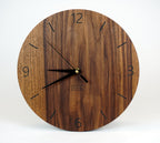 Wanduhr aus Holz Nussbaum graviertes Inlay in schwarz modern 30cm