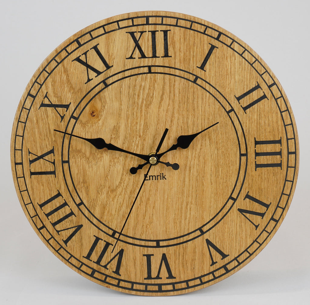 Wanduhr aus Holz Vintage -Eiche rustikal mit graviertem Inlay - 30cm Hangefertigte Wanduhr Holzfurniert im Vintage Stil
