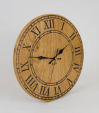 Wanduhr aus Holz Vintage -Eiche rustikal mit graviertem Inlay - 30cm Hangefertigte Wanduhr Holzfurniert im Vintage Stil