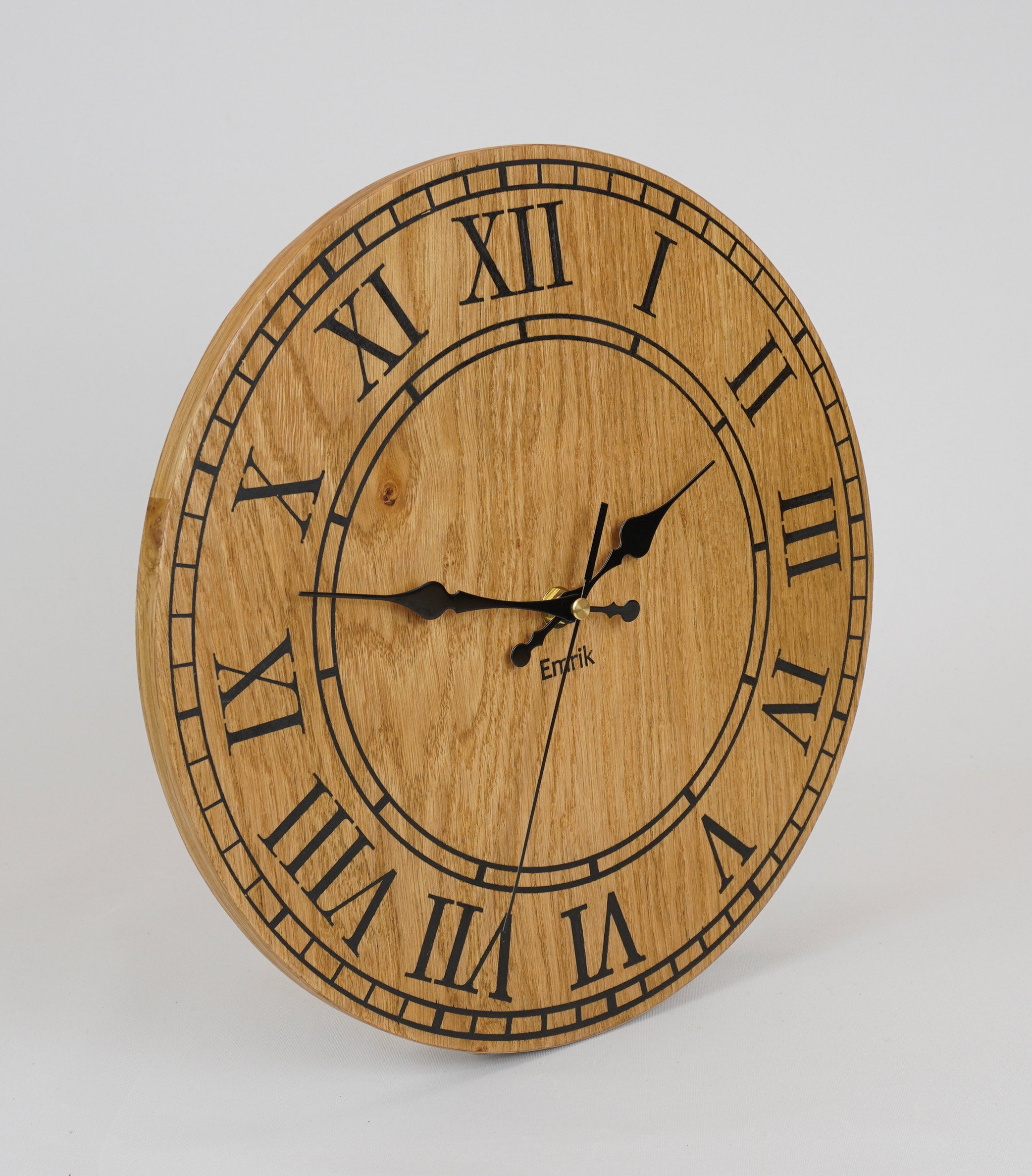 Wanduhr aus Holz Vintage -Eiche rustikal mit graviertem Inlay - 30cm Hangefertigte Wanduhr Holzfurniert im Vintage Stil