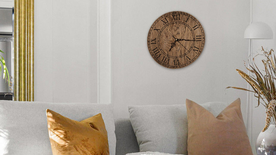 Wanduhr aus Holz Vintage rustikal Shabby mit graviertem Inlay 30cm - Handgefertigte Uhr Vintage Stil